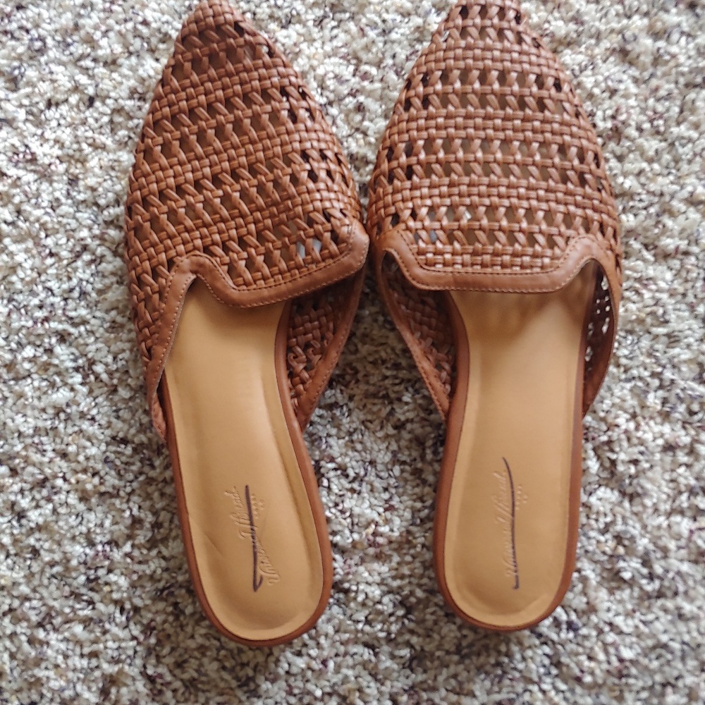 Universal Thread slip on woven shoes